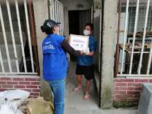 Madrugamos a entregar 6.000 ayudas humanitarias en la comuna 14