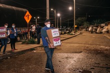 Con 2.000 kits humanitarios despertamos a los m&aacute;s necesitados