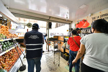 6 mil metros cuadrados fueron desinfectados en la plaza de Santa Elena 