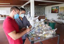 165 mil estudiantes reciben complementos alimentos, en casa