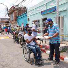 Alcald&iacute;a alimenta diariamente a 200 personas en la comuna 12 