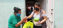 Alcald&iacute;a alimenta diariamente a 200 personas en la comuna 12 