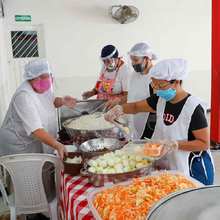 Alcald&iacute;a alimenta diariamente a 200 personas en la comuna 12 
