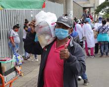 Con tamizajes y entrega de mercados se atendi&oacute; a poblaci&oacute;n de la Comuna 16
