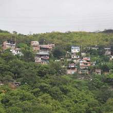 Inicia proceso de restituci&oacute;n del sector invadido en Altos de Los Cristales 