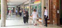 Centros comerciales de Cali cumplieron protocolos en su primer d&iacute;a