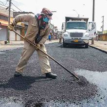 Contin&uacute;a la recuperaci&oacute;n de la capa asf&aacute;ltica en Santa Elena