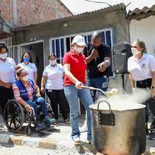 La solidaridad y la hermandad de los cale&ntilde;os marcan el inicio de una nueva jornada en las angostas calles de la Comuna 14, al oriente de la capital vallecaucana