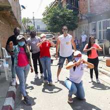 La solidaridad y la hermandad de los cale&ntilde;os marcan el inicio de una nueva jornada en las angostas calles de la Comuna 14, al oriente de la capital vallecaucana