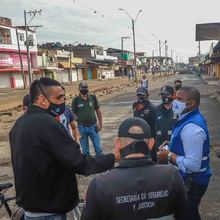 Delimitan espacio p&uacute;blico en la galer&iacute;a de Santa Elena