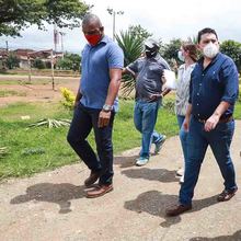 Alcald&iacute;a y comunidad visitan terreno donde se construir&aacute; Parque Lineal Cauquita