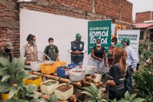 Sembrando vida para cosechar paz en el barrio charco azul