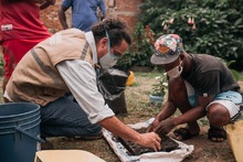 Sembrando vida para cosechar paz en el barrio charco azul