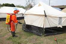 Instalan zona de aislamiento para atender pacientes de covid-19