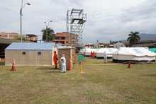 Instalan zona de aislamiento para atender pacientes de covid-19