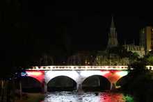 El Puente Ortiz y la Loma de la Cruz se iluminan con la bandera de Cali