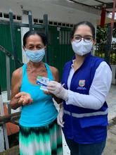 L&iacute;deres del barrio El Guabal destacaron el trabajo comunitario de funcionaria cale&ntilde;a