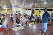 L&iacute;deres del barrio El Guabal destacaron el trabajo comunitario de funcionaria cale&ntilde;a