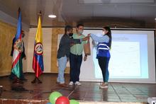 L&iacute;deres del barrio El Guabal destacaron el trabajo comunitario de funcionaria cale&ntilde;a