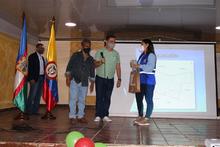 L&iacute;deres del barrio El Guabal destacaron el trabajo comunitario de funcionaria cale&ntilde;a