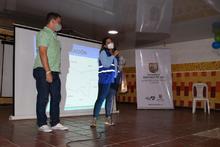 L&iacute;deres del barrio El Guabal destacaron el trabajo comunitario de funcionaria cale&ntilde;a