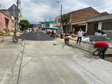 Reparan infraestructura vial en Santa Elena