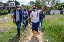 Escenarios comunitarios cale&ntilde;os se embellecen con las tradicionales mingas