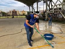 Limpian, desinfectan y enlucen escenarios deportivos comunitarios