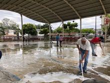 Limpian, desinfectan y enlucen escenarios deportivos comunitarios