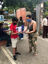 Docentes de La Buitrera promueven donaton de equipos para interconectar a sus estudiantes 