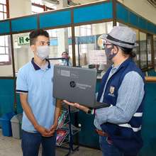 M&aacute;s de 500 estudiantes reciben computadores para estudiar desde sus casas