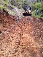 Rehabilitan paso tras derrumbe en La Leonera