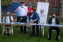 Con un Pacto por la Vida, rueda el bal&oacute;n en las canchas sint&eacute;ticas de Cali