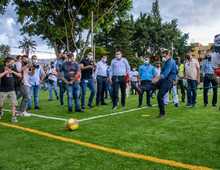 Con un Pacto por la Vida, rueda el bal&oacute;n en las canchas sint&eacute;ticas de Cali