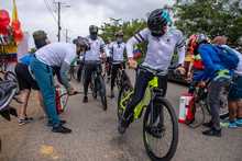 Los ciclistas rodaron en un clamor por la vida y la paz
