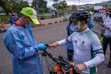 Los ciclistas rodaron en un clamor por la vida y la paz