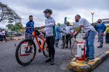 Los ciclistas rodaron en un clamor por la vida y la paz