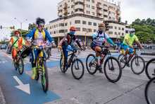 Los ciclistas rodaron en un clamor por la vida y la paz