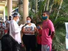 Ni&ntilde;os, ni&ntilde;as y adultos recibieron su vacuna hoy en la IEO Nuevo Latir