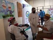 Ni&ntilde;os, ni&ntilde;as y adultos recibieron su vacuna hoy en la IEO Nuevo Latir