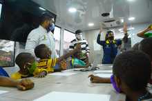 Sembrando actos de amor con la comunidad de la urbanizaci&oacute;n R&iacute;o Cauca