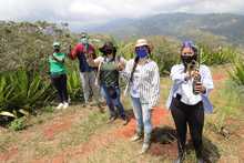 Juventud &lsquo;guardiana de vida&rsquo; sembr&oacute;, bail&oacute; y cant&oacute; en el cerro de Cristo Rey