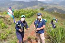 Juventud &lsquo;guardiana de vida&rsquo; sembr&oacute;, bail&oacute; y cant&oacute; en el cerro de Cristo Rey