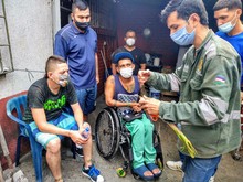 En el barrio Los Alc&aacute;zares se hizo barrismo social y Huertas por la Vida con hinchas del Deportivo Cali 