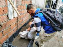 En el barrio Los Alc&aacute;zares se hizo barrismo social y Huertas por la Vida con hinchas del Deportivo Cali 