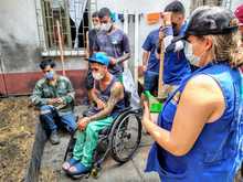 En el barrio Los Alc&aacute;zares se hizo barrismo social y Huertas por la Vida con hinchas del Deportivo Cali 