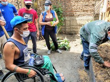 En el barrio Los Alc&aacute;zares se hizo barrismo social y Huertas por la Vida con hinchas del Deportivo Cali 