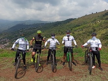 En medio de una rodada por Silo&eacute;, ciclistas cale&ntilde;os pidieron respeto por la vida en las v&iacute;as