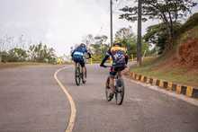 En medio de una rodada por Silo&eacute;, ciclistas cale&ntilde;os pidieron respeto por la vida en las v&iacute;as