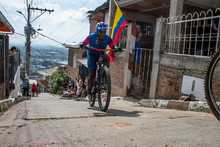 En medio de una rodada por Silo&eacute;, ciclistas cale&ntilde;os pidieron respeto por la vida en las v&iacute;as
